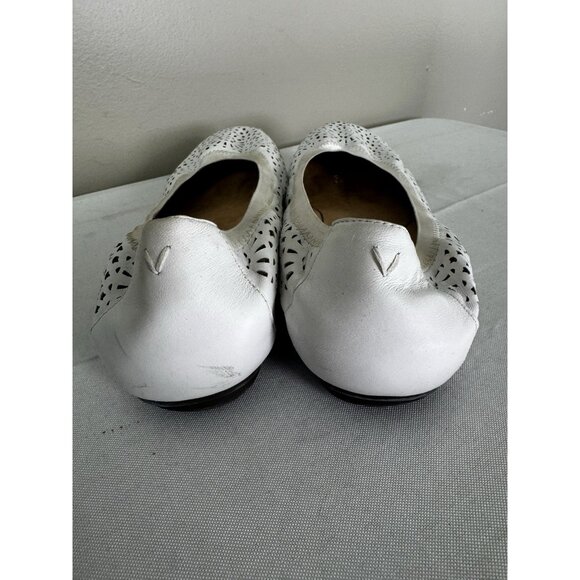 Vionic Womens 8W White Perforated Robyn Ballet Flat Boho Cottagecore Boho Chic - Picture 4 of 16